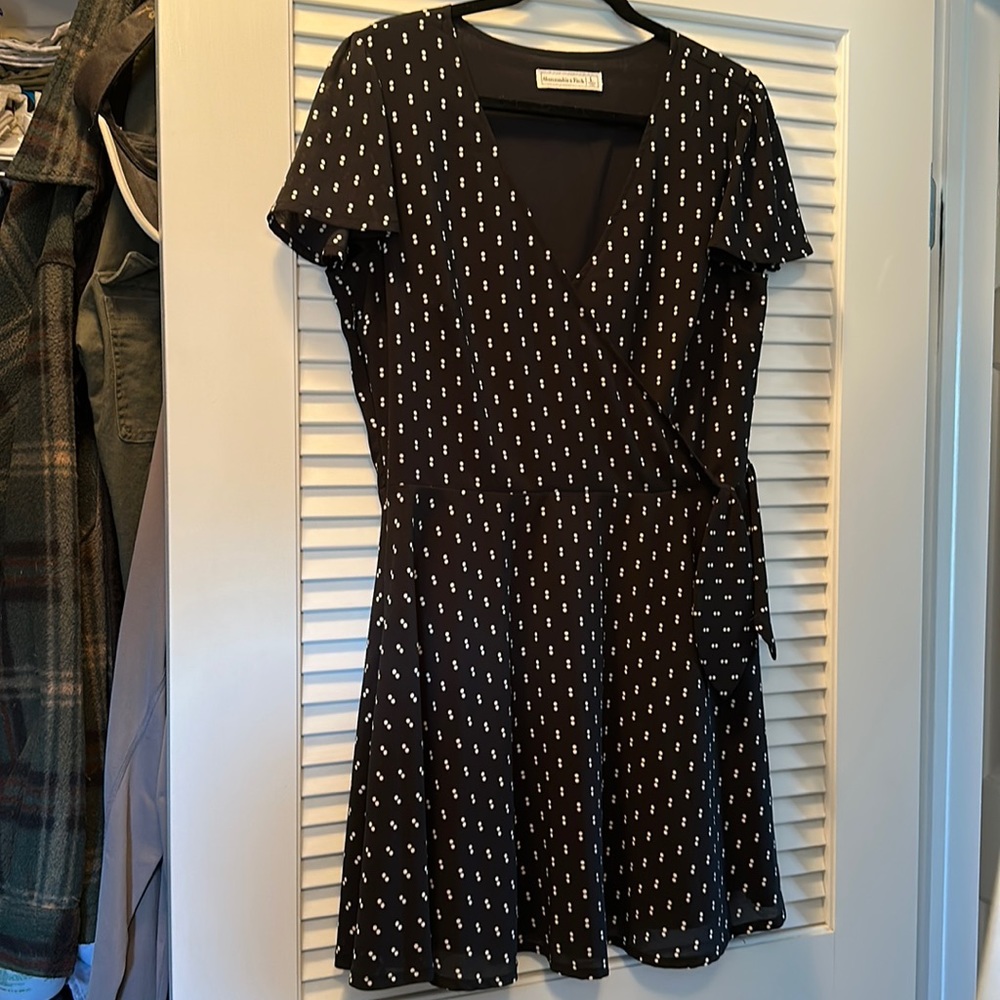 Abercrombie & Fitch Black and White Wrap Dress